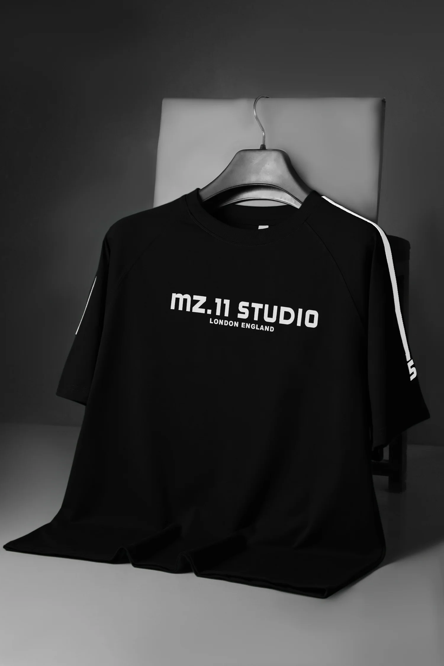 Emerald Edge Round Neck OverSize T-shirt In Black - Image 2