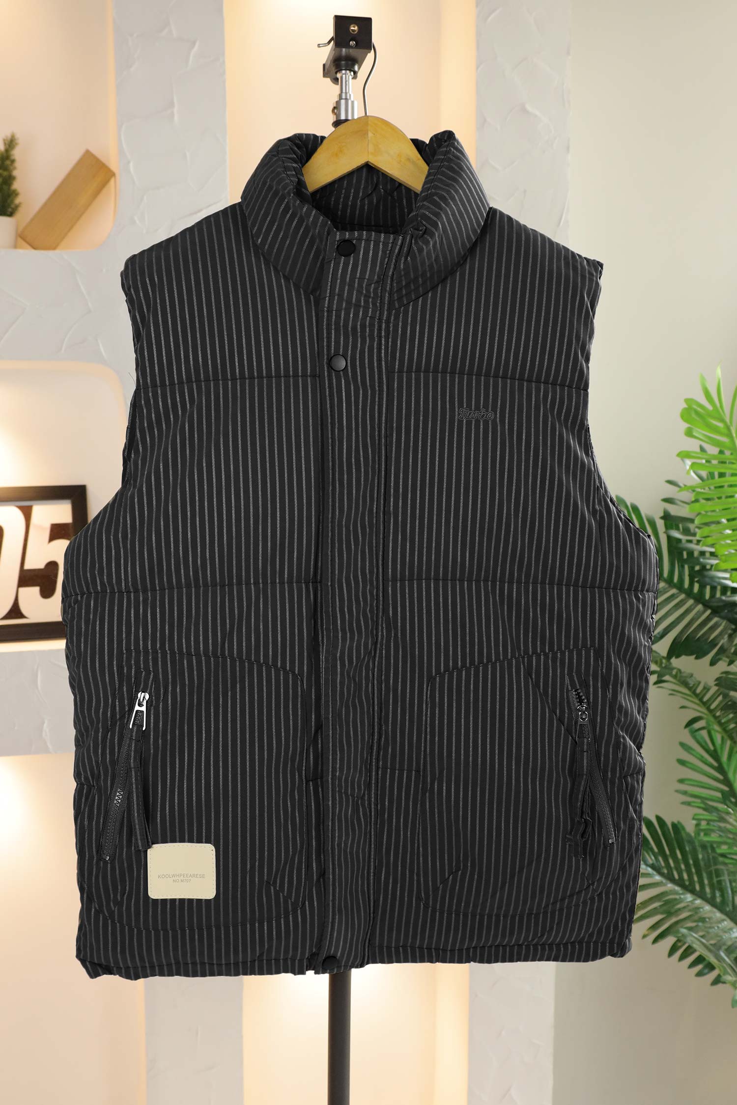 Lining Style Imported Men's Gilet - Image 8