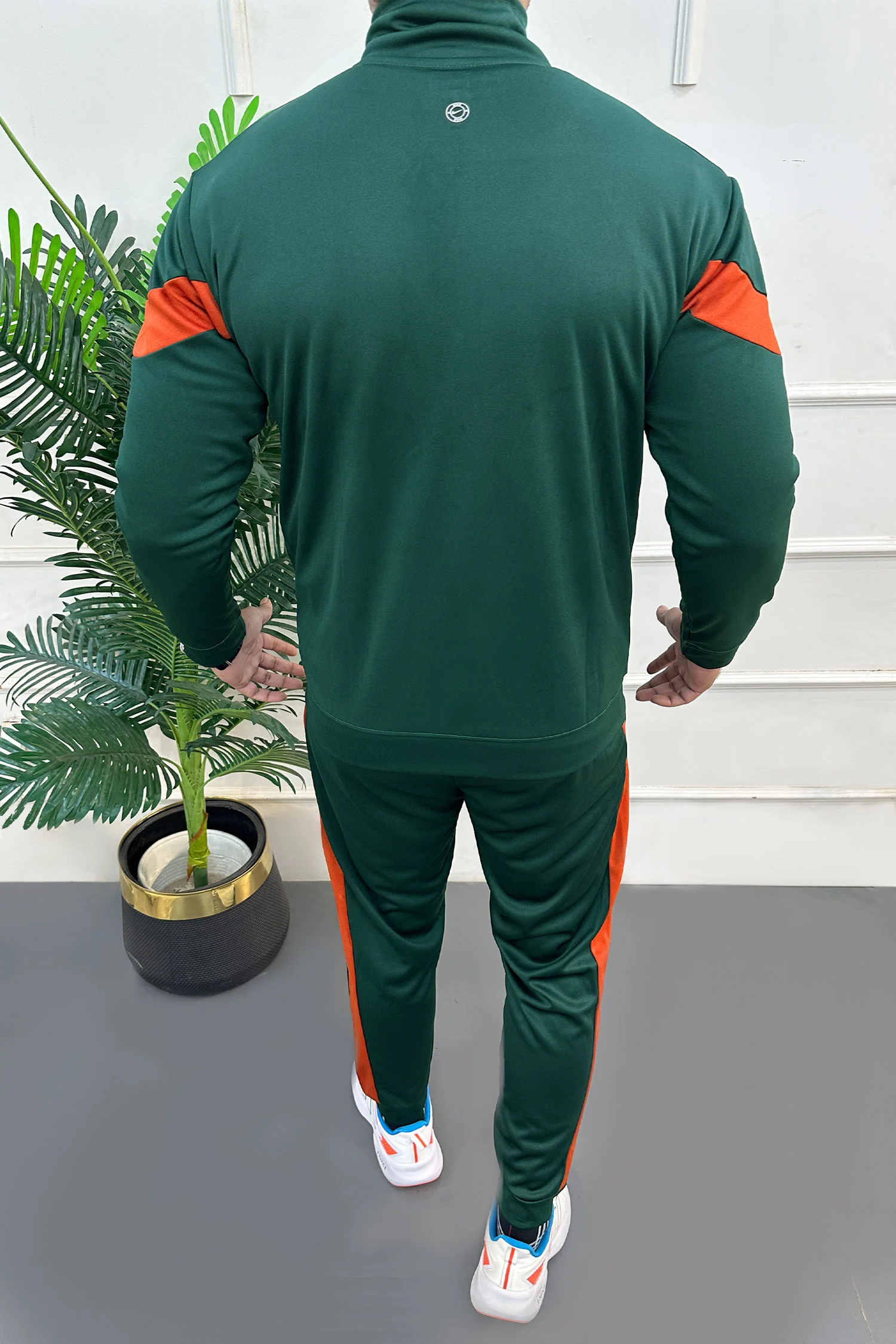 Nke Diagonal V Panel Signature Full Zipper Tracksuit In Dark Green - Image 3