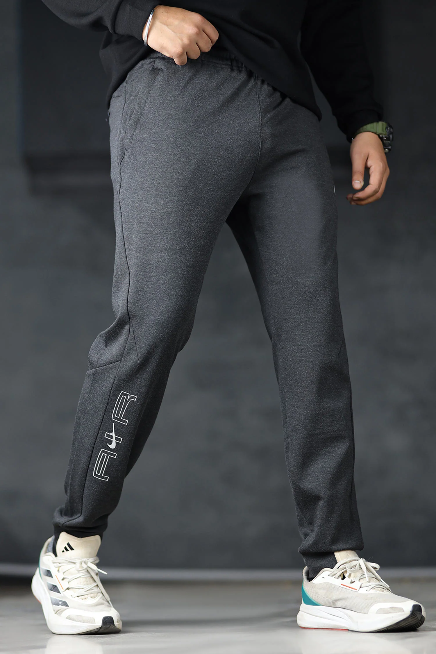 Nke 'Running Club' Grip Style Slim-Fit Trouser - Image 9