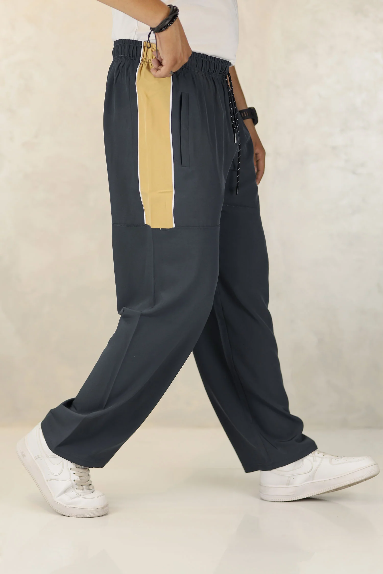 Nke Therma-Fit Versatile Sportswear Micron Trouser In Dark Grey - Image 4