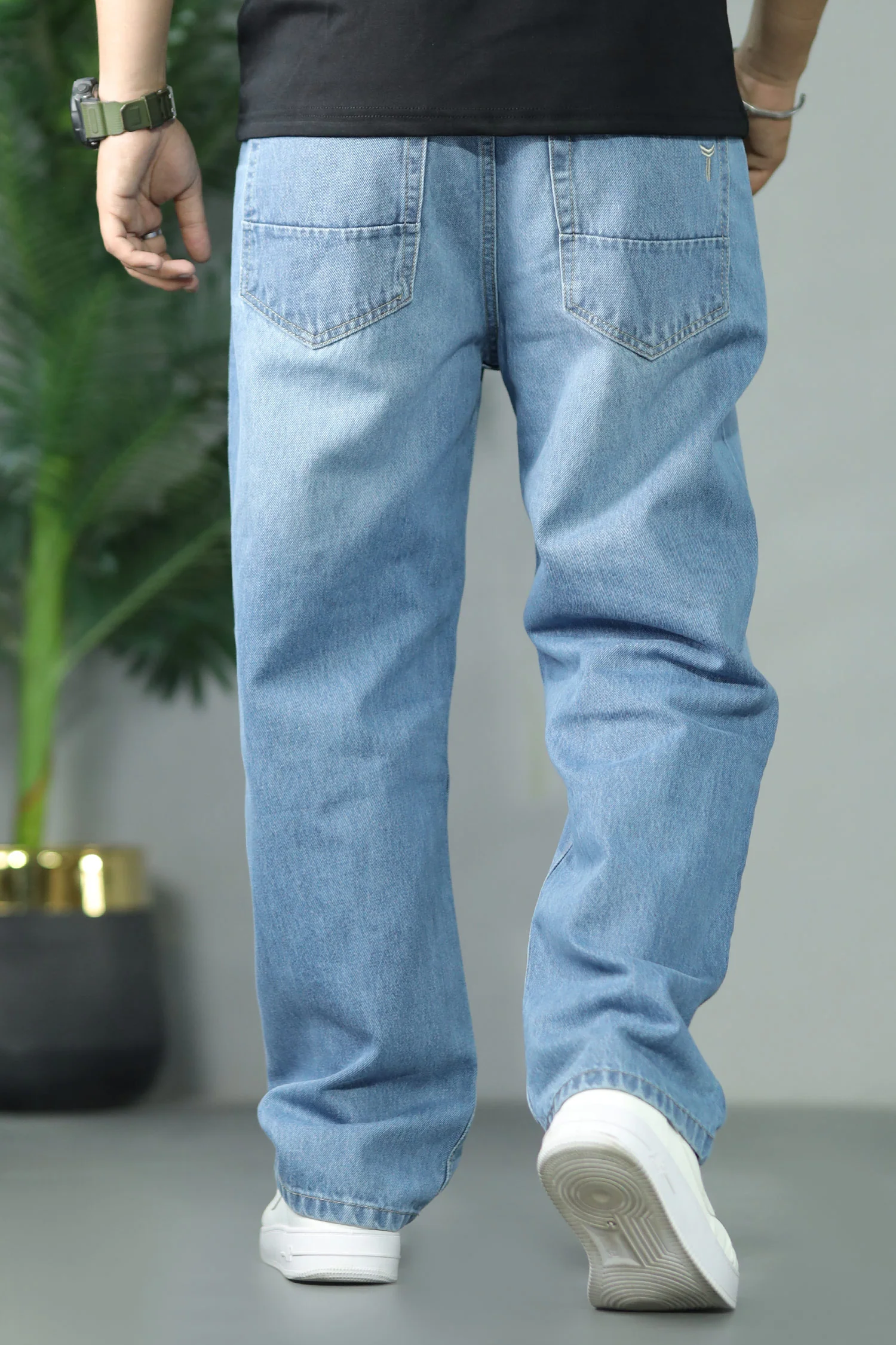 Turbo Men's Wide-Leg Baggy Jeans In Sky Blue - Image 4