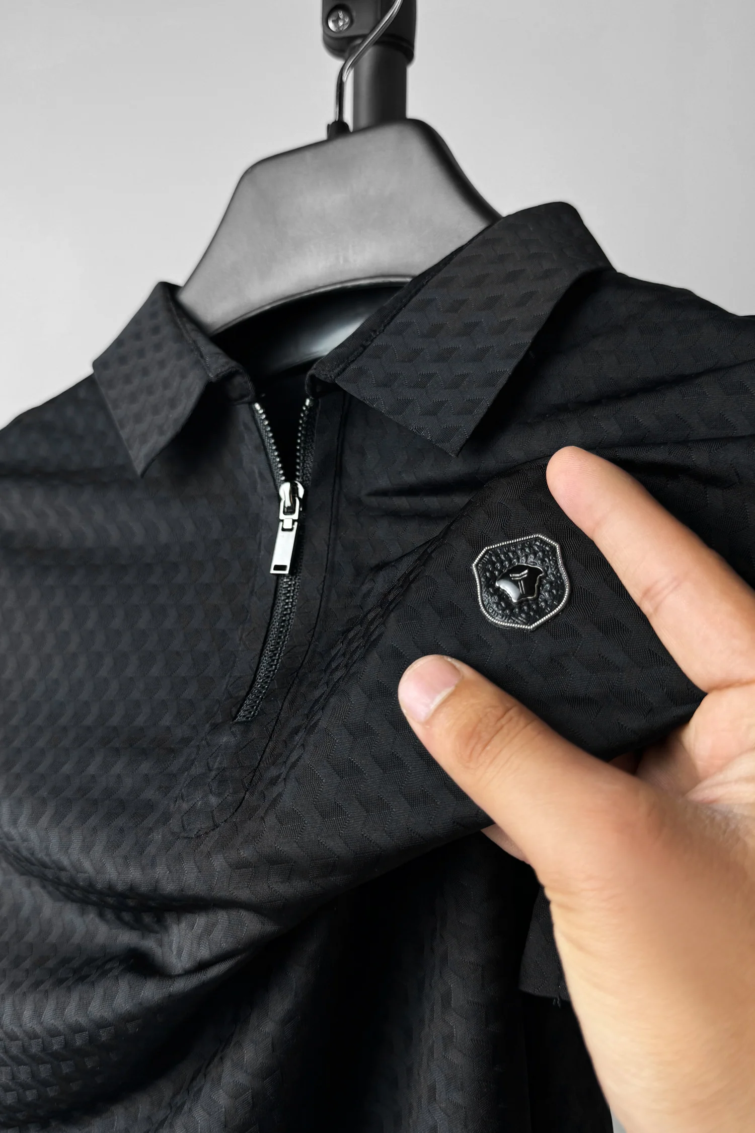 Turbo Tri-Angle Pattern Zip-Collar Men's Polo Shirt - Image 8