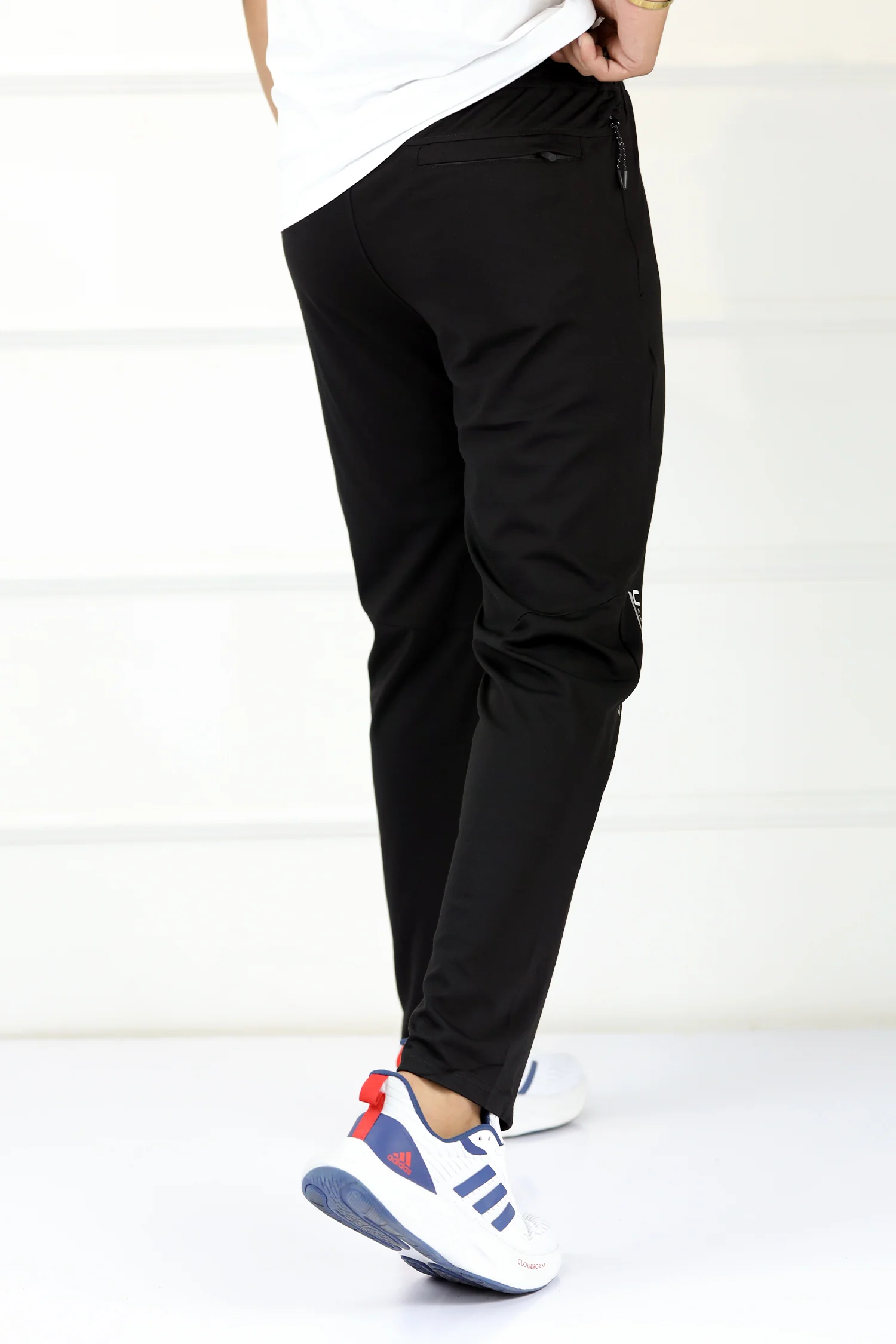 Undr Armr Premium Slim Fit Sportswear Trouser In Black - Image 4