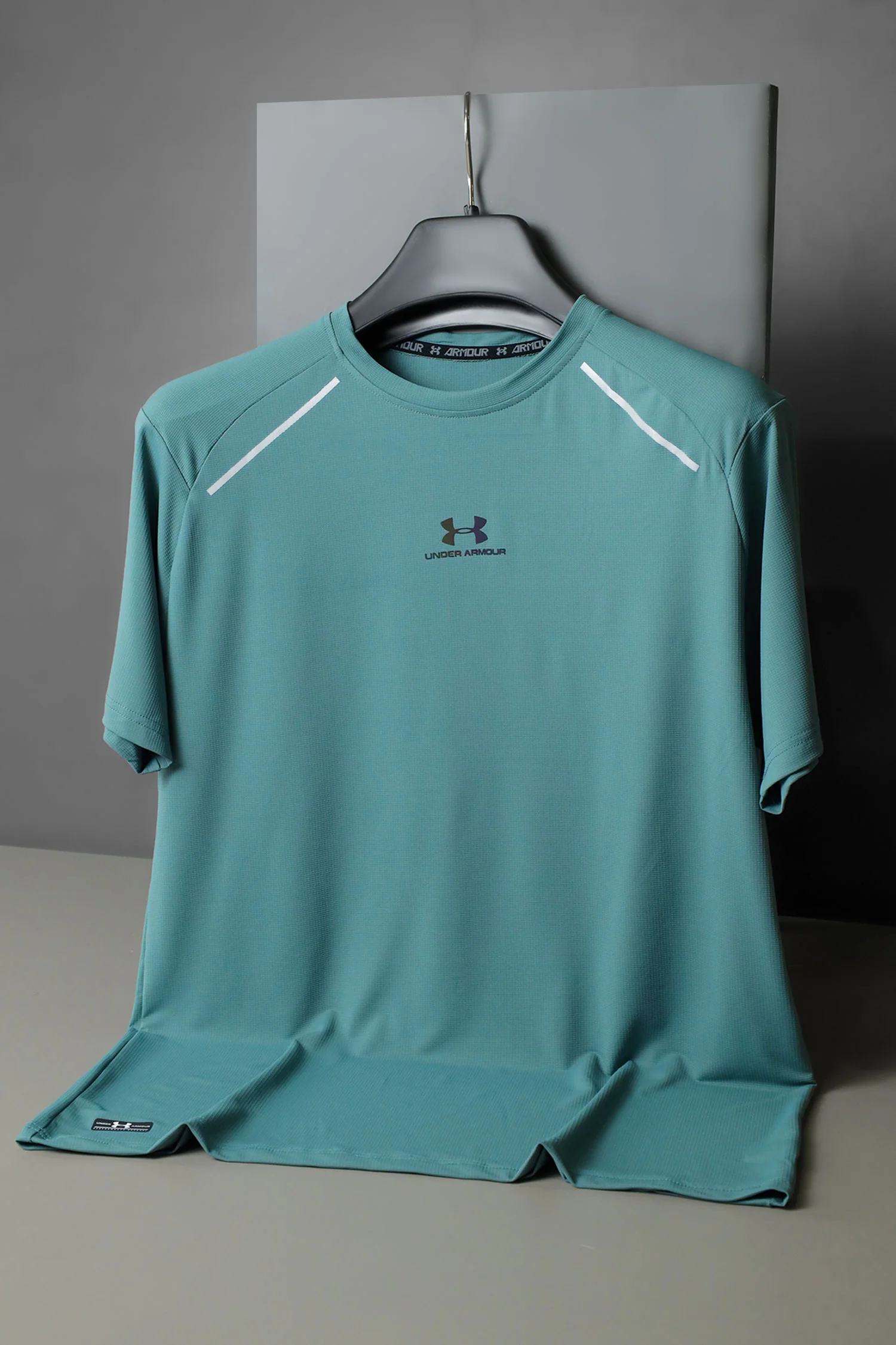 Undr Armr Tech Reflective Training Dry-Fit Tee - Image 3